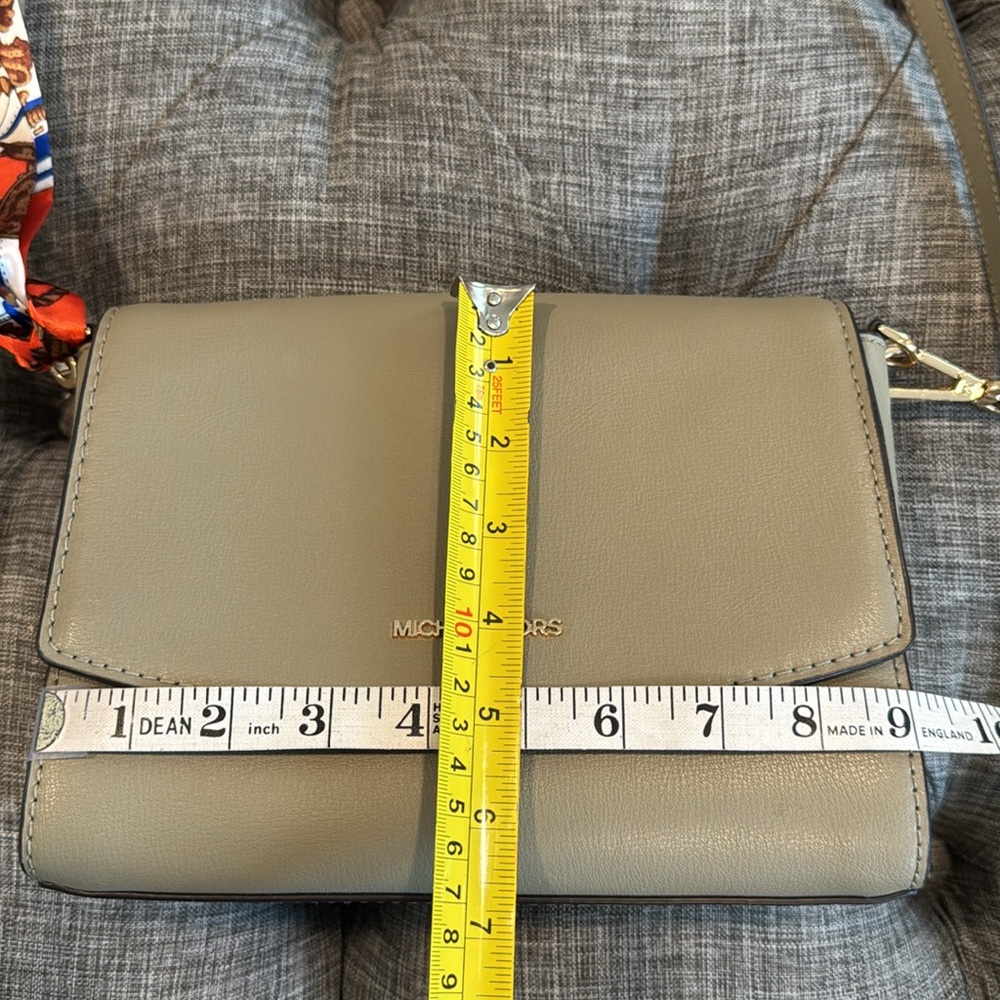 Michael Kors Bag Military Green Flap Crossbody with Gold Hardware - Picture 17 of 17